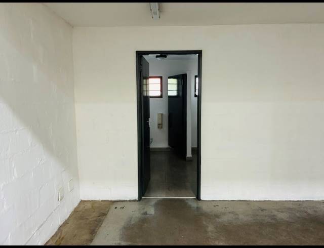 296M² WAREHOUSE TO LET IN RED HILL
